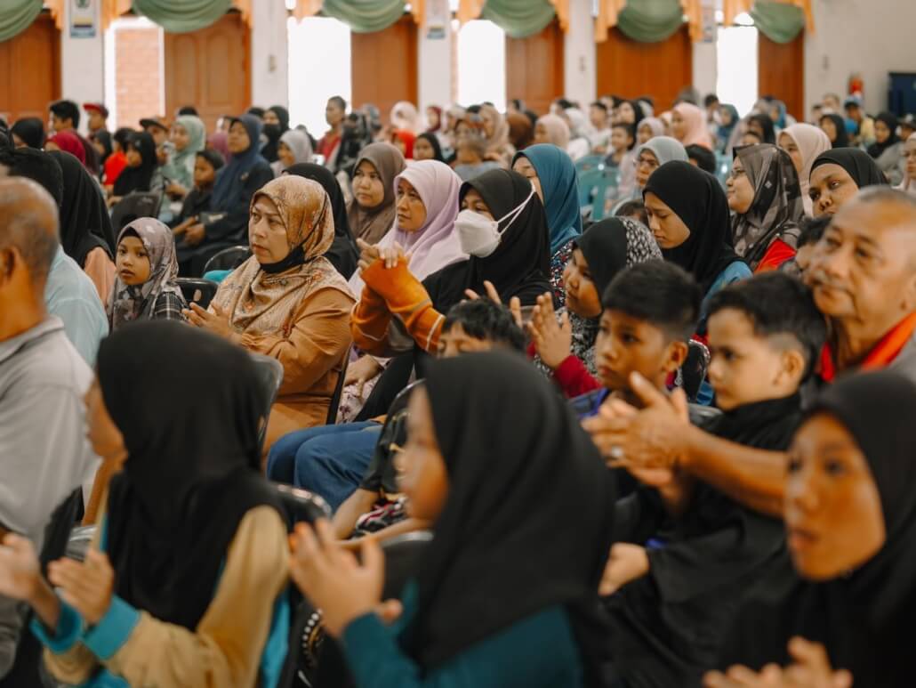 ZAKAT CONTRIBUTIONS TO STUDENTS AND ASNAF GROUP IN PERMATANG PASIR ...